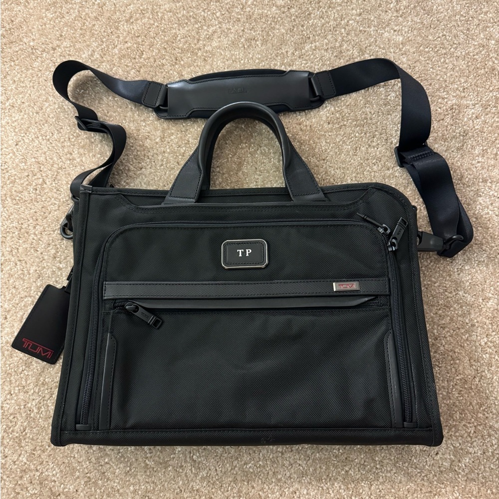 Tumi Alpha Slim Deluxe Portfolio LIKE NEW!